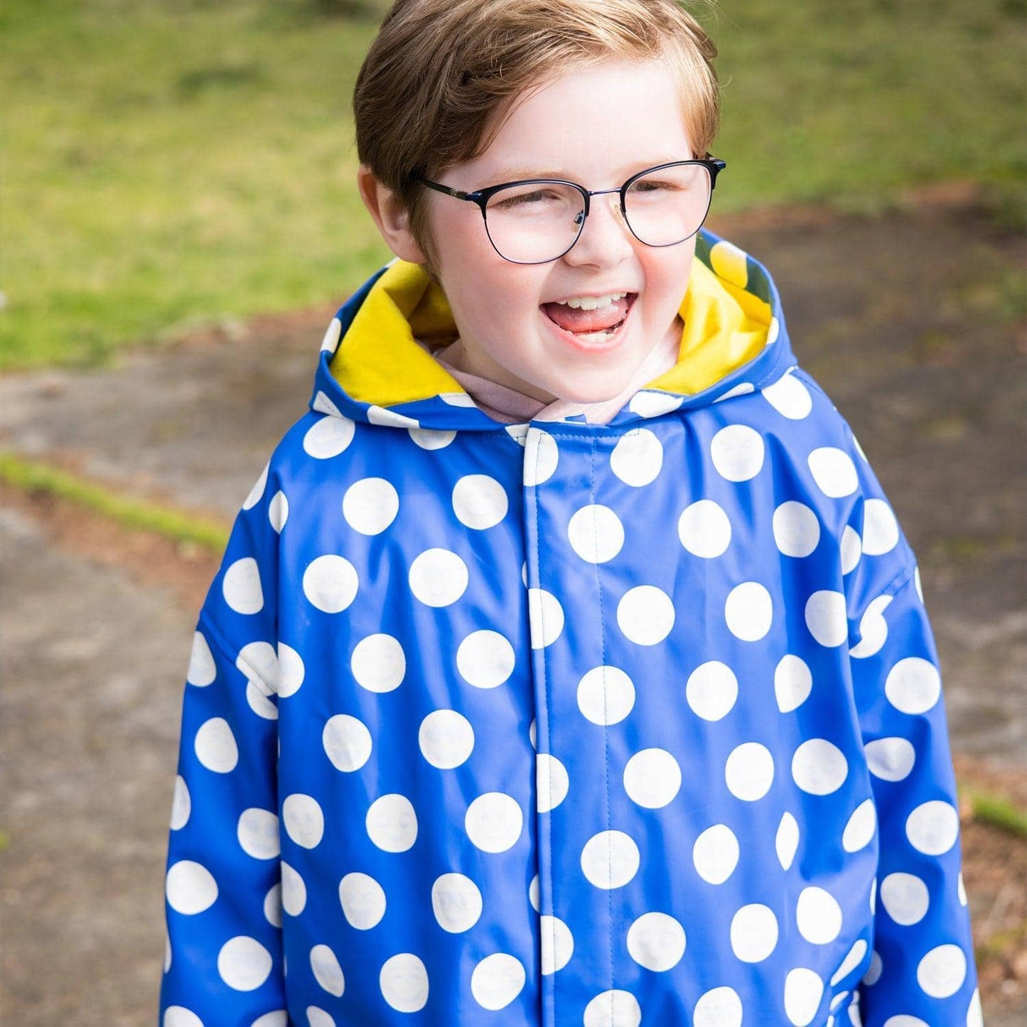 blue polka dot emoji magnetic singing in the raincoat image 1