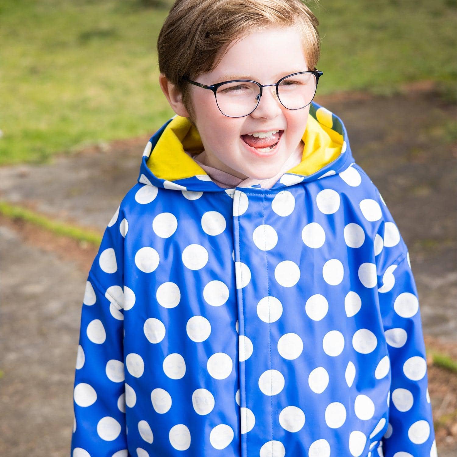 blue polka dot emoji magnetic singing in the raincoat image 1