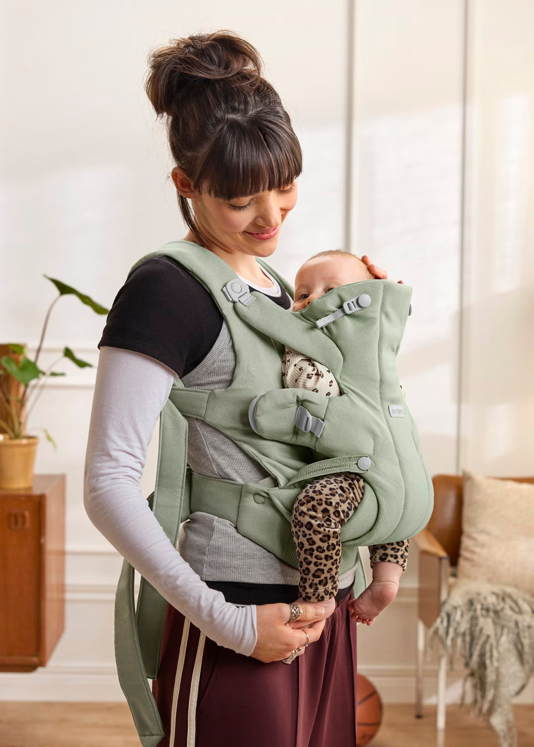 BabyBjorn Baby Carrier Hold