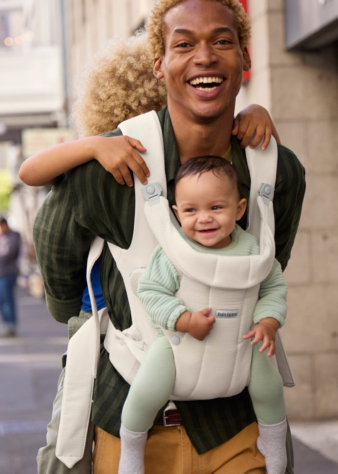 BabyBjorn Baby Carrier Hold
